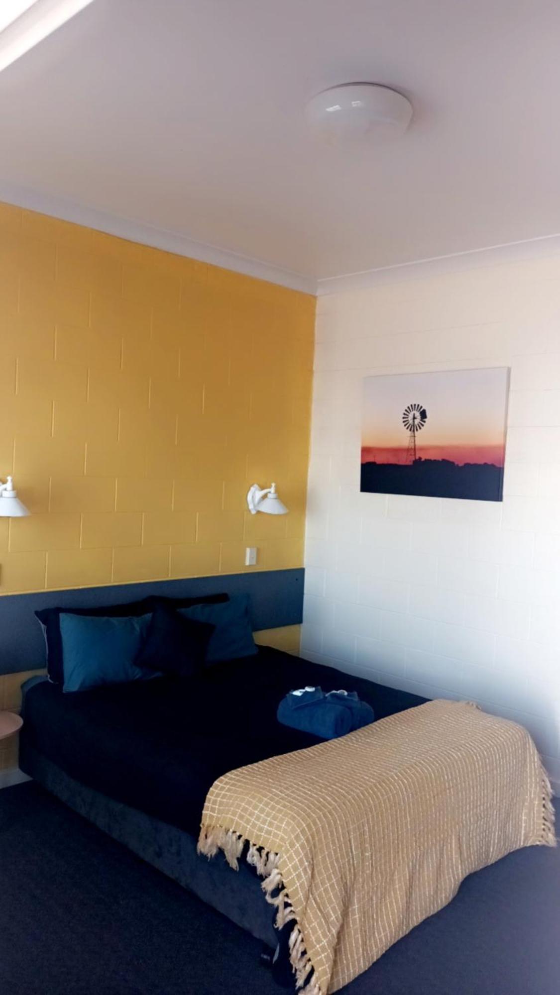 Central Point Motel Mount Isa Buitenkant foto