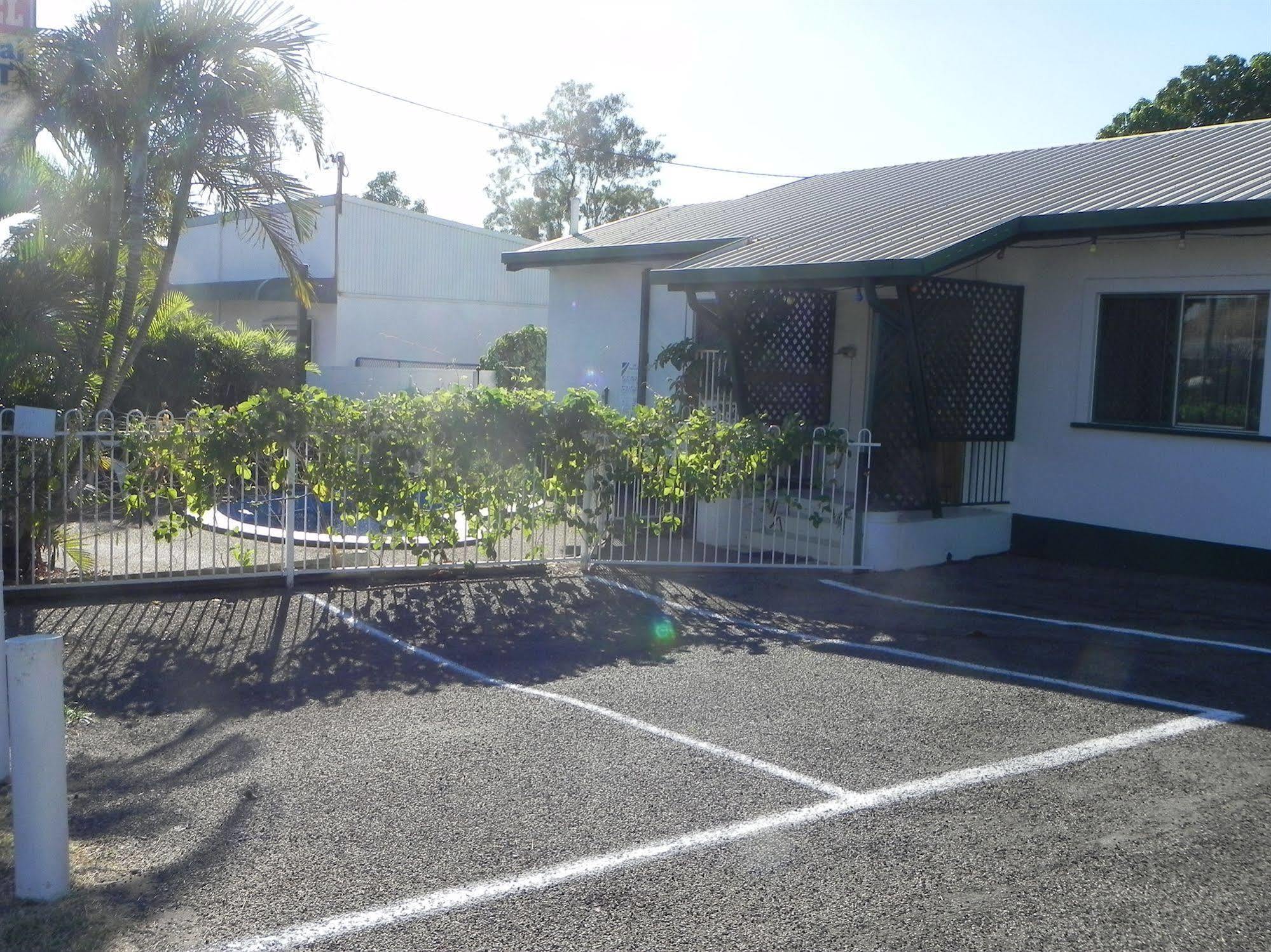 Central Point Motel Mount Isa Buitenkant foto