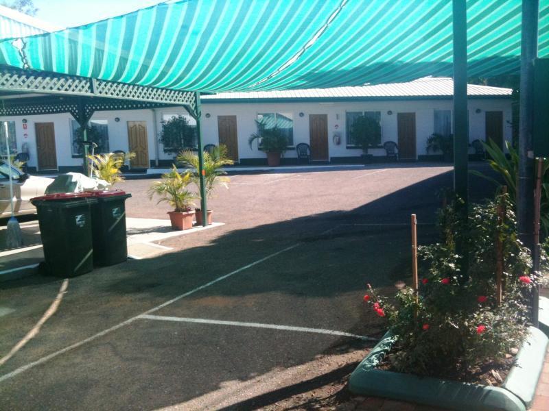 Central Point Motel Mount Isa Buitenkant foto